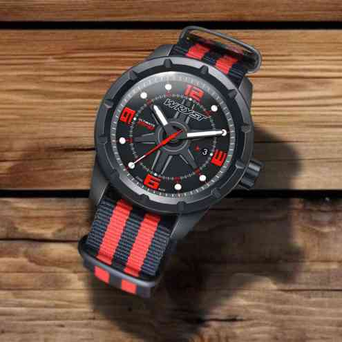 Wryst Montre Suisse Nato ultime pour homme noire et détails rouge