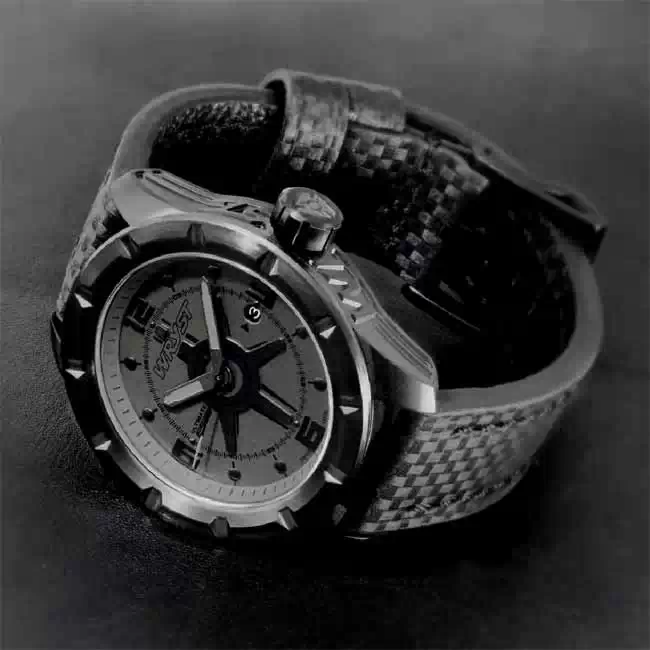 Montre noire inrayable Wryst bracelet fibre de carbone en cuir