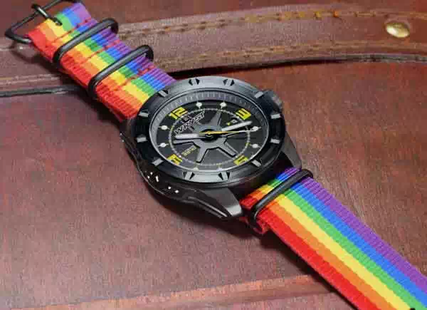 Wryst Regenbogenuhr ES40 mit Regenbogenarmband